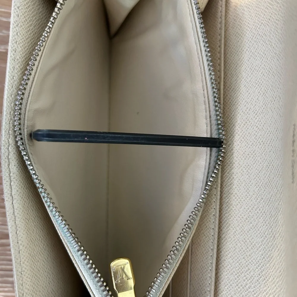 Louis Vuitton Damier Azur Sarah Wallet - Picture 9 of 13